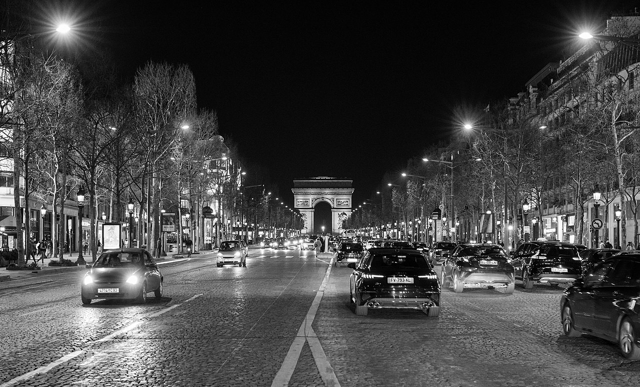 File:Avenue des Champs-Élysées 2009.jpg - Wikimedia Commons
