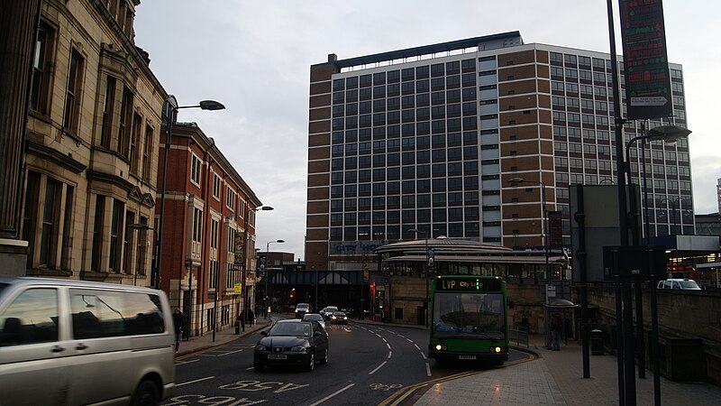 File:Bishopgate Street, Leeds (17th December 2012).JPG