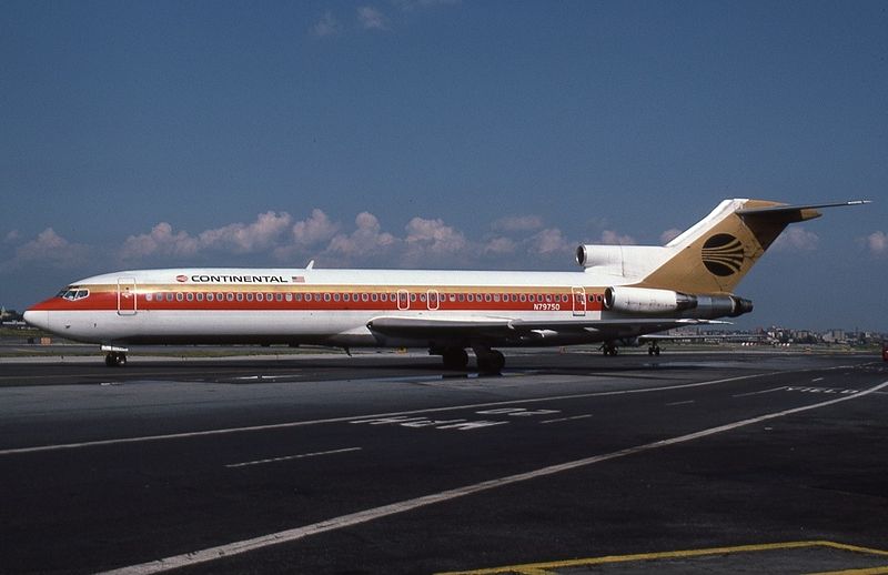 File:Boeing 727-224(Adv), Continental Airlines JP5894701.jpg