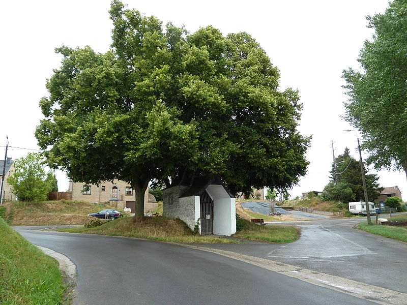 File:Braives-Chapelle in Avennes (1).JPG