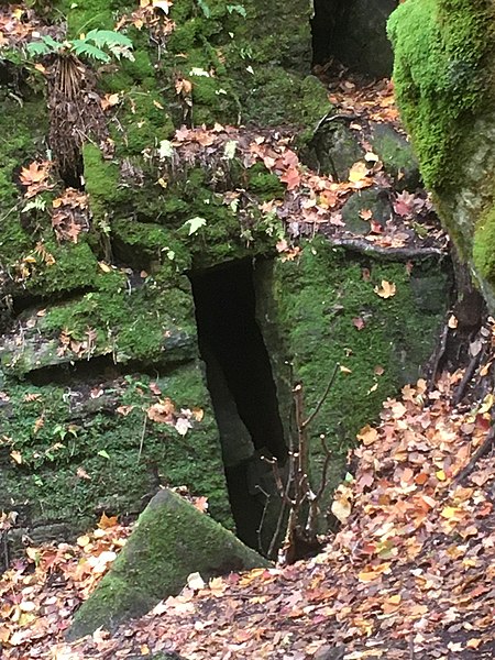 File:Bruce Trail, Singhampton caves Ontario.jpg