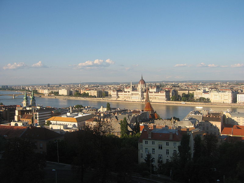 File:Budapesta vazuta de la Bastionul Pescarilor.jpg