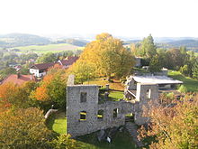 Burganlage Brennberg mit Blick in die Donauebene