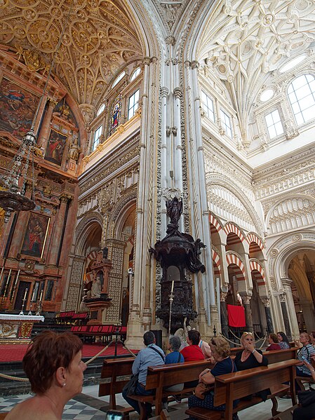 File:Córdoba Mezquita Catedral pulpit.jpg