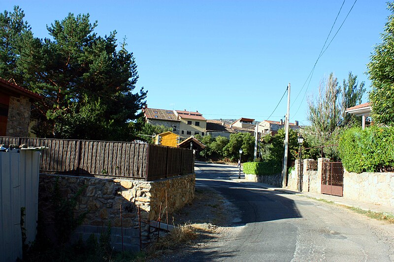 File:Camino de Robregordo - panoramio.jpg