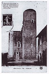 La tour de Châlus, à droite la maison des grands-parents paternels de Georges-Emmanuel Clancier