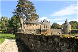 Château des Bourines (comune di Bertholène) .JPG