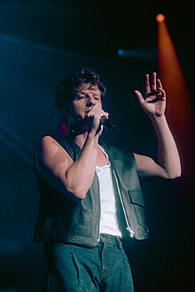 Puth performing in 2016