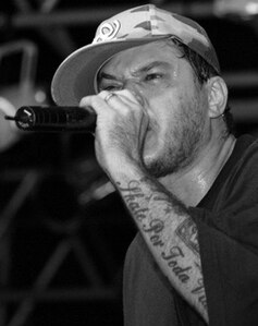 Chorão em algum 2008.jpg show