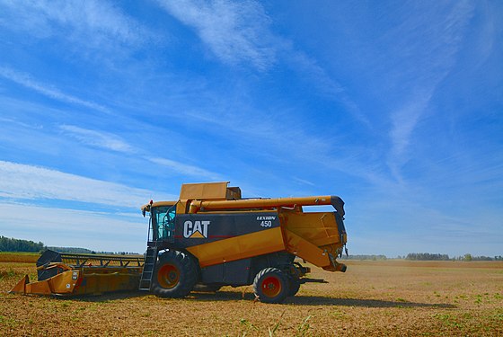 Claas Lexion 450 during harvest in Moncrieff Ontario
