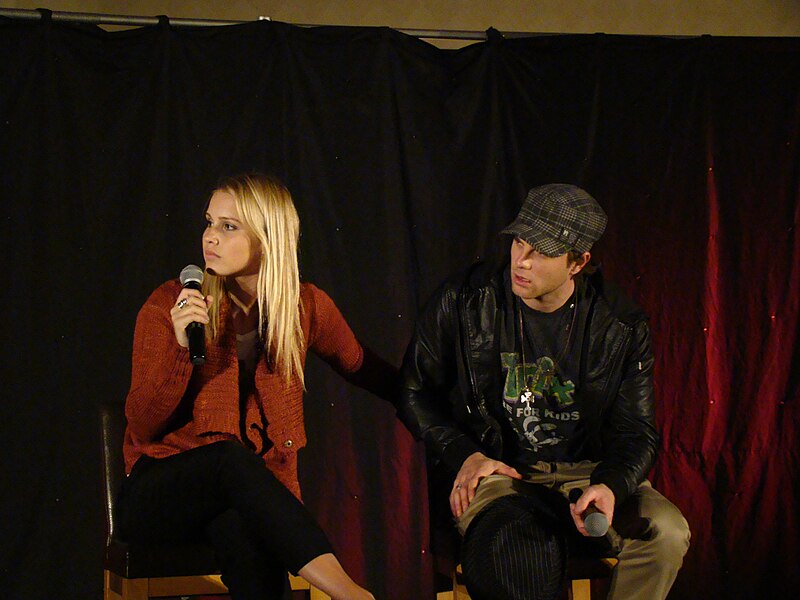 File:Claire Holt & Nate Buzolic (7446246734).jpg