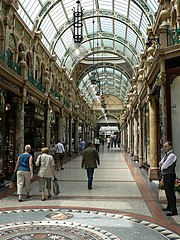 File:County Arcade, Leeds 1900.jpg - Wikimedia Commons