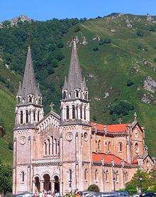 Covadonga - Santa Maria la Real Bazilikası 08.jpg