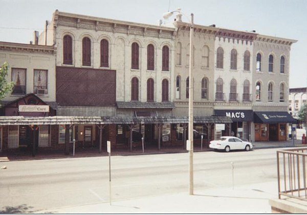 Washington and Main streets from the courthouse in 1997