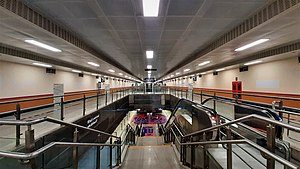 Cubbon Park Metro station interior.jpg