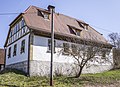 Ehemaliges herrschaftliches Gut, dann Doppelanwesen, eingeschossiges Wohnhaus auf Hausteinsockel