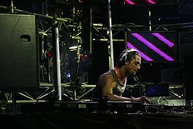 DJ Axwell - Melbourn Central 2007.jpg
