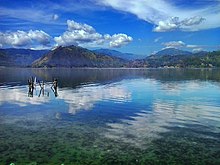 Lake Laut Tawar Danau Lut Tawar Gayo di Kala Pagi.jpg