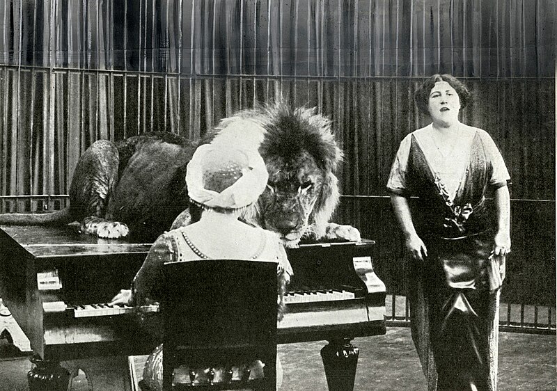 File:De Tsjechische operazangeres Emmy Destinn (1878-1930) van de Grote Opera te Berlijn zingt ten, SFA022814515.jpg