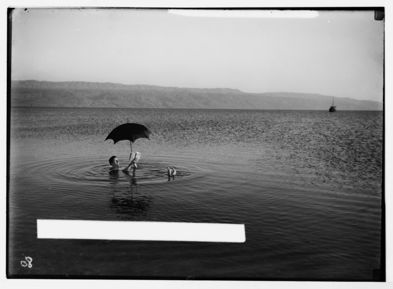 File:Dead Sea. Man with book and sunshade floating to show bouyancy (i.e., buoyancy) LOC matpc.05917.tif