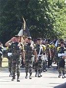 Défilé du 2e de marine avec sa garde du drapeau à la caserne Martin des Pallières en juillet 2008