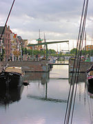 Delfshaven, le port, le pont Mouterbrug, et le moulin.