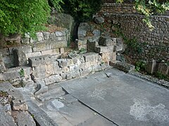 La fontaine archaïque.