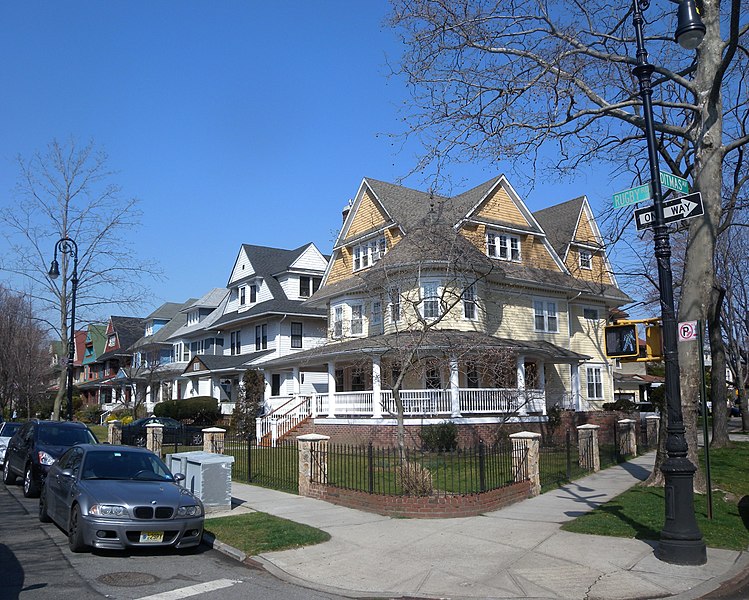 File:Ditmas Av Rugby Rd house sunny jeh.jpg