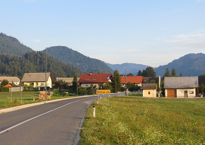 File:Dolenja Vas Zelezniki Slovenia.jpg