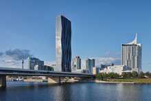 Donau City Wiedeń od SSW w dniu 2014-08-27.png