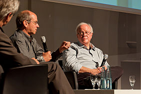 English: Douglas Trumbull (right) on a panel discussion with Ray Feeney (left) at FMX 2012. (Haus der Wirtschaft, Stuttgart, Germany) Deutsch: Douglas Trumbull (rechts) in einer Podiumsdiskussion mit Ray Reeney (links) auf der FMX 2012. (Haus der Wirtschaft in Stuttgart)