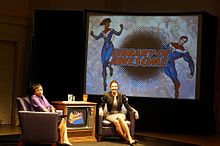 16 июня 2017 года д-р Карла Хейден и г-жа Линда Картер на мероприятии Library of Awesome, где состоялось обсуждение Организации Объединенных Наций, нового фильма Wonder Woman и феминизма.
