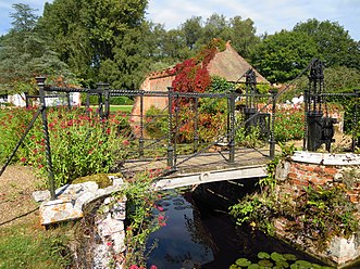 Draw Bridge across Moat Mannighton Hall 31 August 2014.JPG