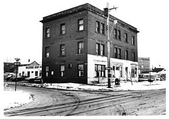 The 1895 offices and showroom at 316 West Water Street in Flint that was a showroom in 1977 before restoration of the building Durant Dort Carriage Co Office.jpg