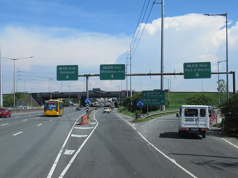File:E5 expressway (Philippines) NLEX Segment 08.jpg