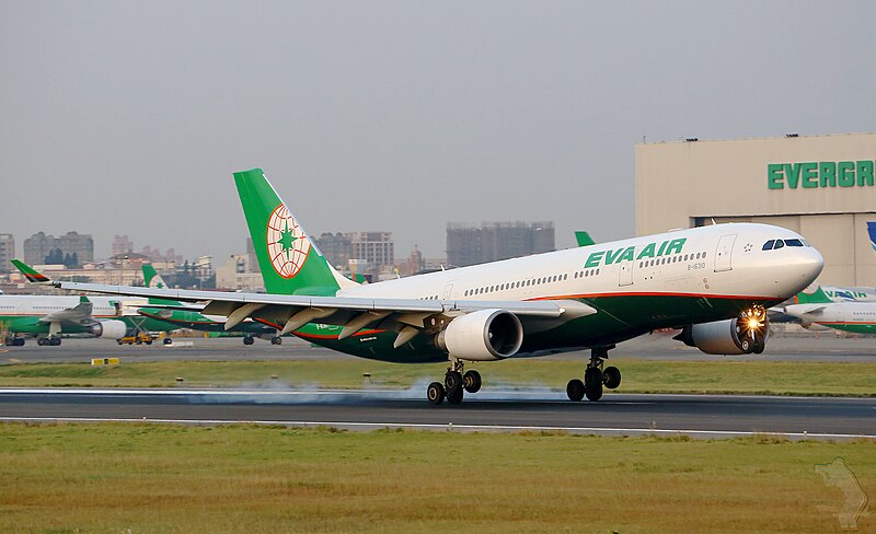 File:EVA Air A330-203 (B-16310) landing at Taiwan Taoyuan International Airport (1).jpg