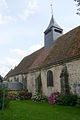 Cour de la ferme avec vue sur façade nord de l'église.