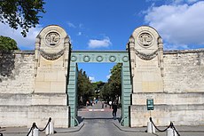 Entrée principale Cimetière Père Lachaise Paris 9.jpg