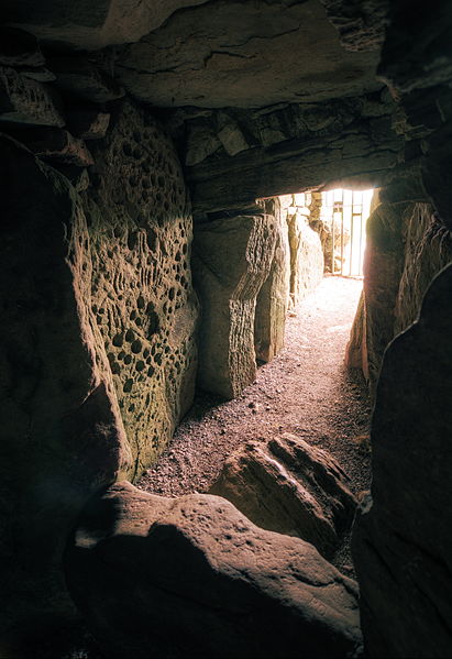 File:Entrance passage with cup marks, Loughcrew cairn T.jpg