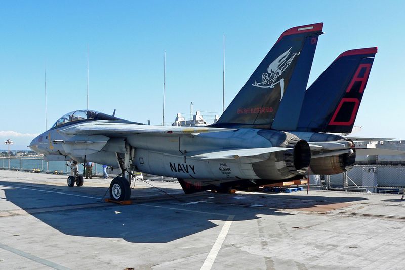 File:F-14 Tomcat on Hornet 2.jpg