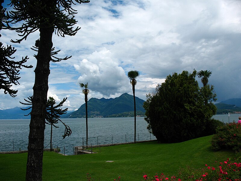 File:Fale Lago Maggiore 4.jpg