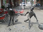 Schmachtlappen und Feldpogge, (Bronze-Skulptur) in Mesum, einem Stadtteil von Rheine