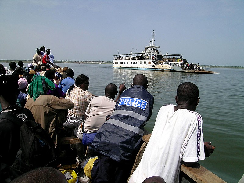 File:Ferry Lake Volta.jpg