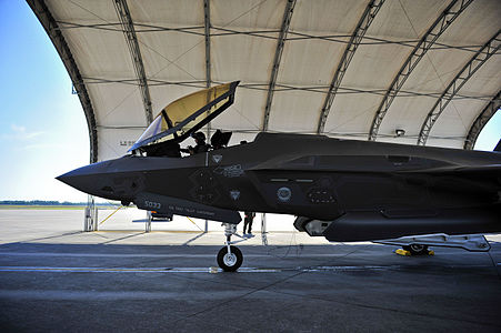 공군형 모델인 F-35A의 노즈기어