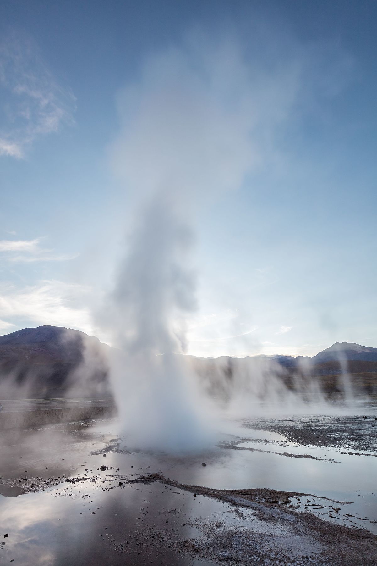 Imajen:Géiseres del Tatio, Atacama, Chile, 2016-02-01, DD 36-38 HDR.JPG -  Wikipedia