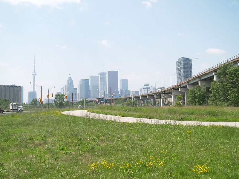 File:Gardiner into downtown Toronto (4709286853).jpg