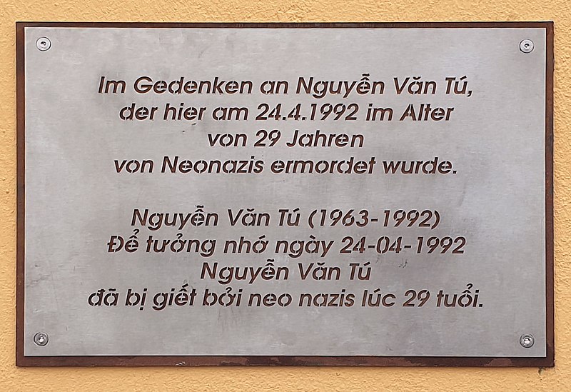 File:Gedenktafel Brodowiner Ring 17 (Marza) Nguyễn Văn Tú.jpg