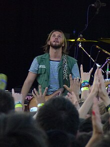 Грант Николас во время выступления Фидера на летней вечеринке Уорикского университета 26 июня 2011 года.