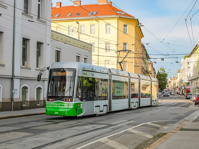 File:Graz Linien Variobahn 214 in der Steyrergasse.jpg