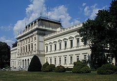 Universidade de Graz main-front.jpg